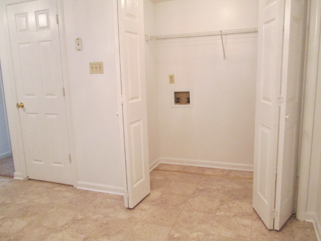 Building Photo - 1725 Kim Watt Dr