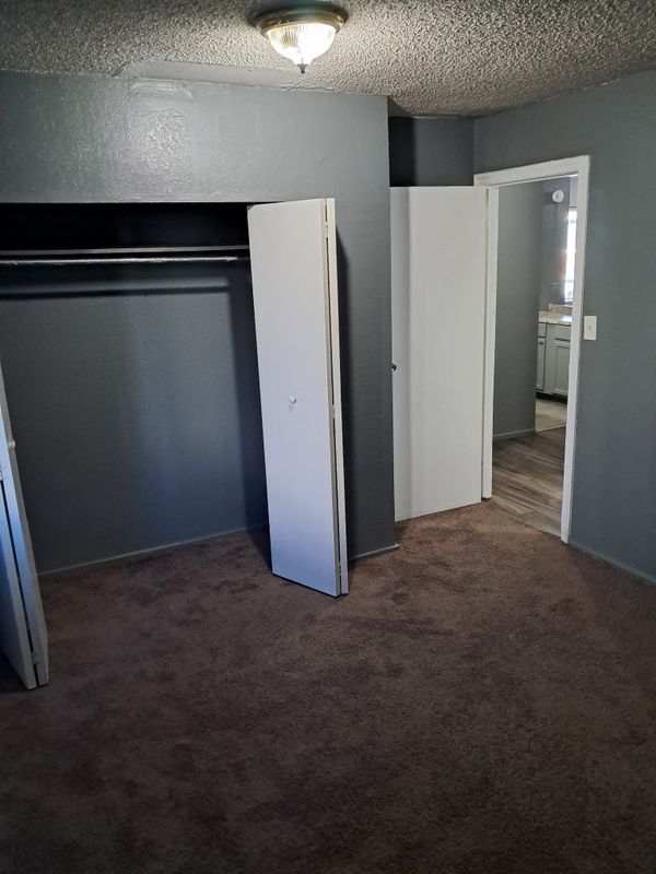 Building Photo - 1425 N Yosemite St