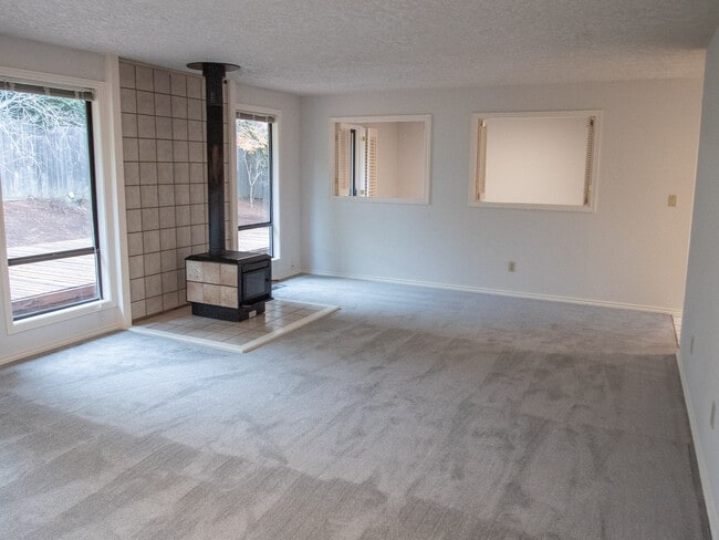 Building Photo - 15729 NE Fremont St