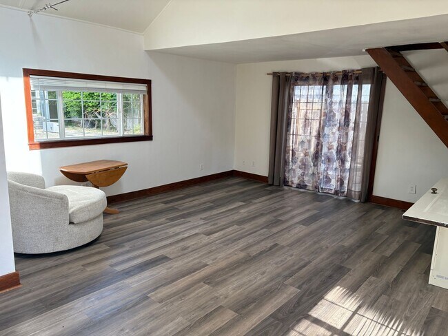 Building Photo - Back Property Cottage