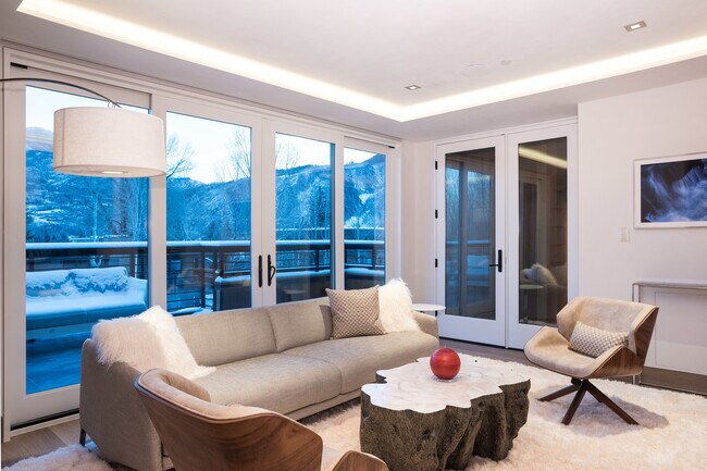 Building Photo - 126 Juan St