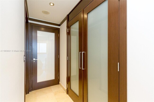 Building Photo - 4775 Collins Ave