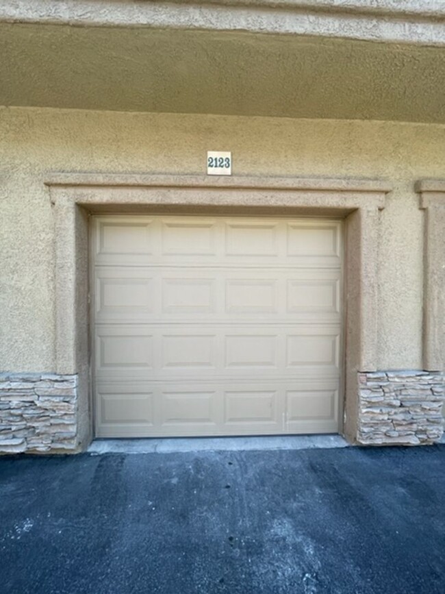 Building Photo - BEAUTIFUL CUSTOM CONDO IN DOWNTOWN SUMMERLIN