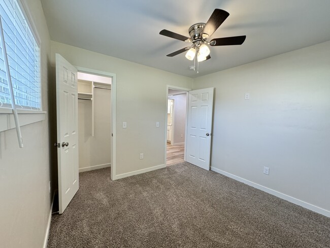 Building Photo - 1442 E Broadway St