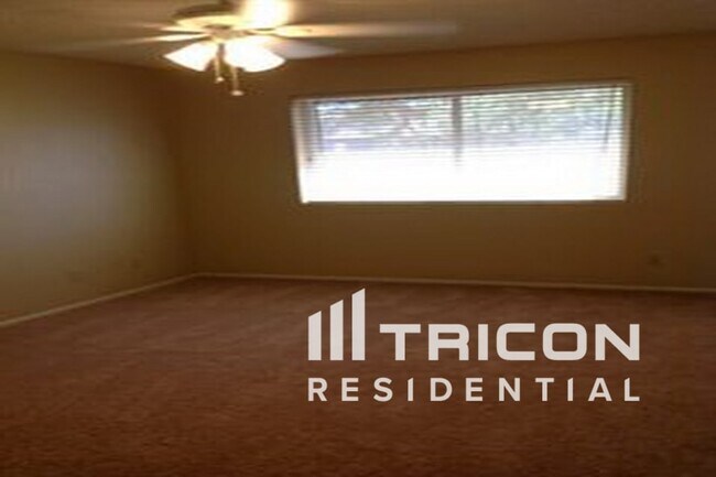 Building Photo - 3224 N Woodburne Dr