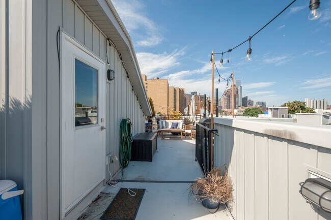 Building Photo - 1524 Catharine St