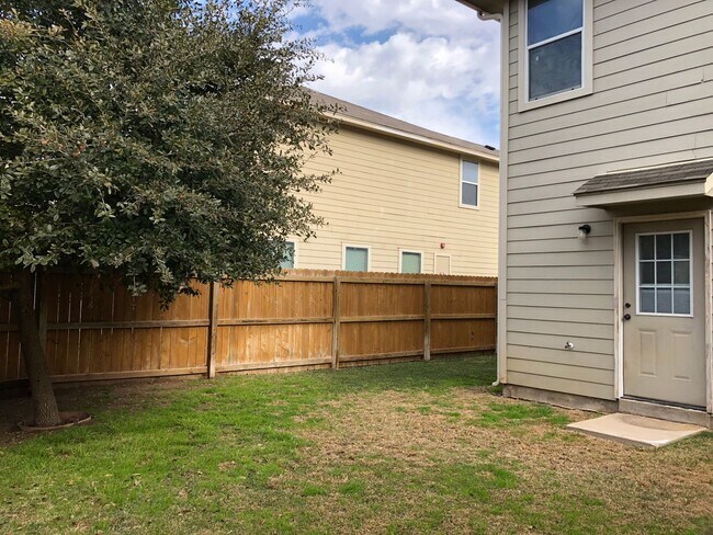 Building Photo - Town home for rent