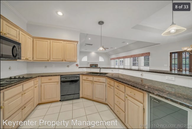 Building Photo - 4 br, 3.5 bath House - 5735 E 79th St