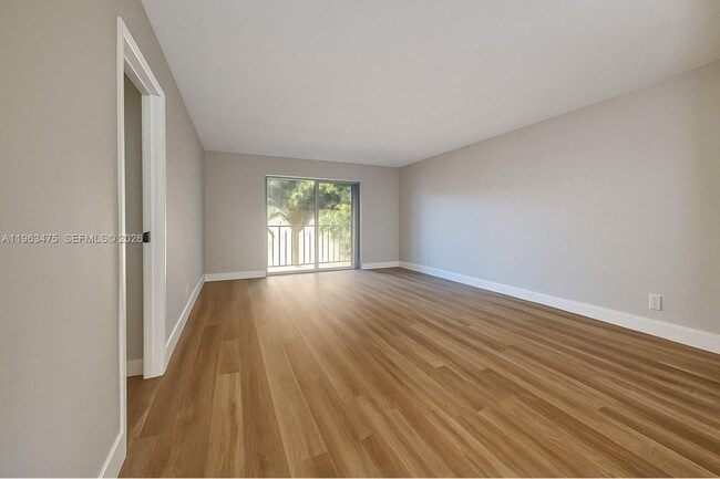 Building Photo - 333 NW 17th Ct