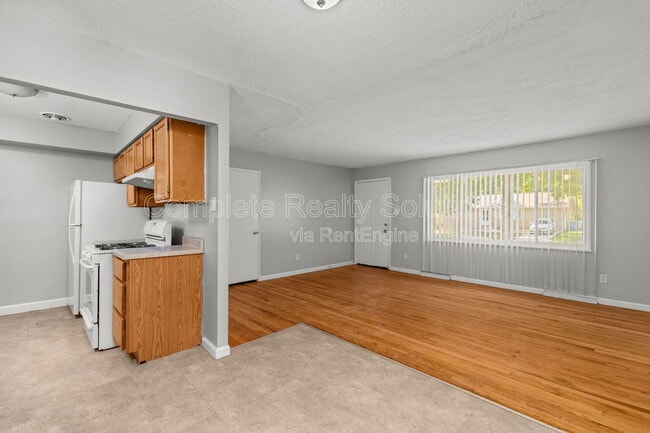 Building Photo - 10116 Crown Point Dr