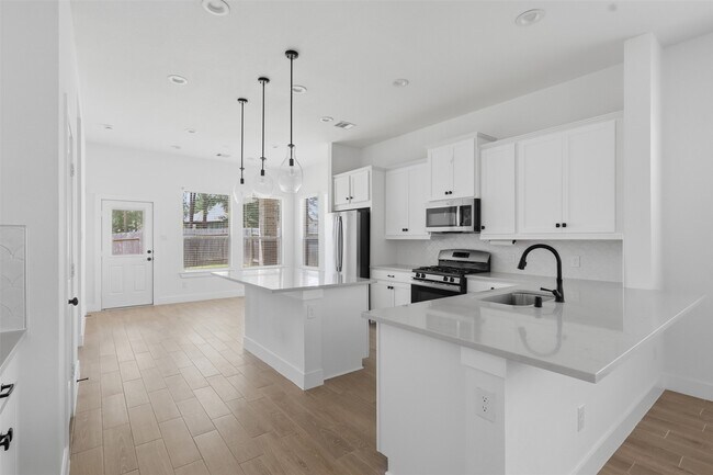 Building Photo - 313 Rise Ln
