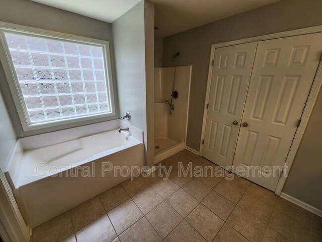 Building Photo - 107 Shalom Dr