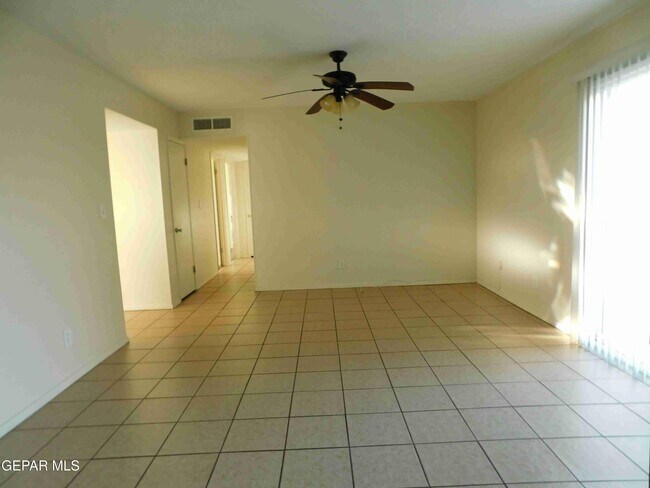 Building Photo - 225 3 Rivers Dr