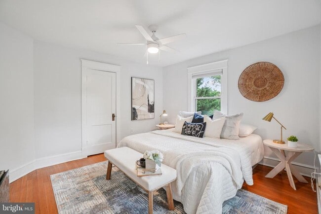 Building Photo - 2439 Monroe St NE