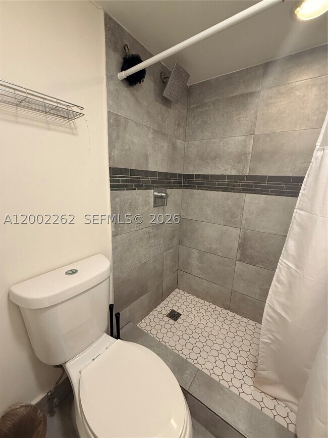 Building Photo - 9440 Live Oak Pl
