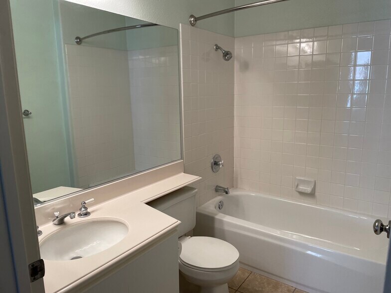 Building Photo - 3613 Bernwood Pl