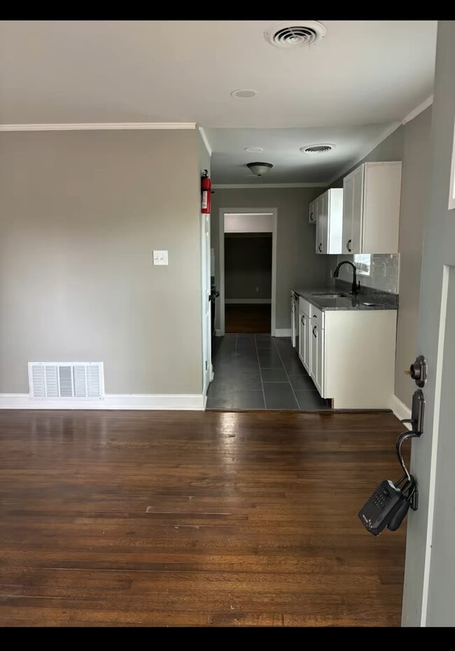 Building Photo - 469 Lytle St