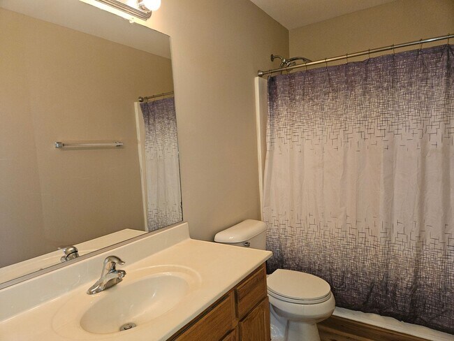 Building Photo - Darling 3br/2ba RANCH!! Avail Now! Near downtown Ral and I-40!!