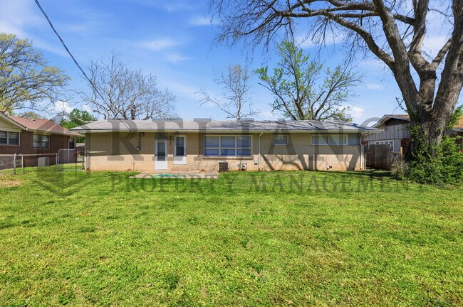 Building Photo - 9711 W Birch Ln