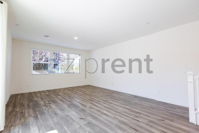 Building Photo - Unit