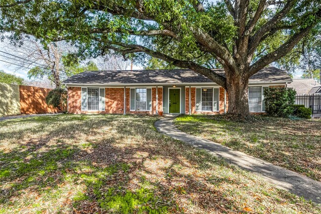 Building Photo - 7810 Locke Ln
