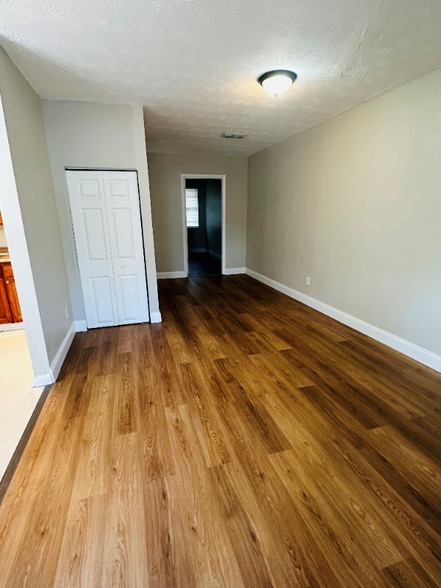 Building Photo - 7114 Ken Knight Dr W