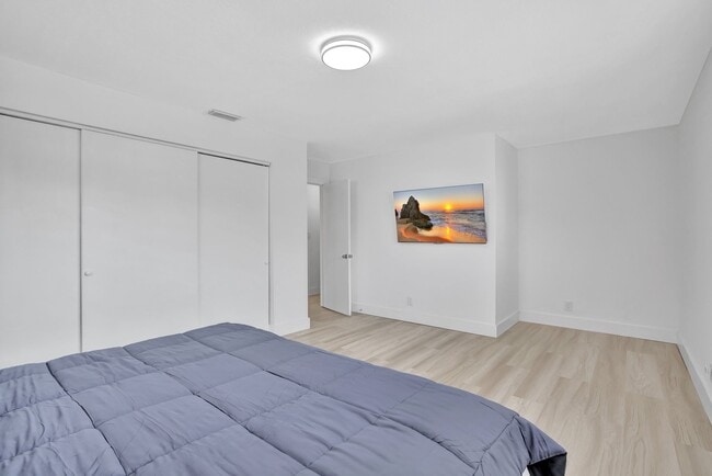 Building Photo - 620 SW 7th Ave