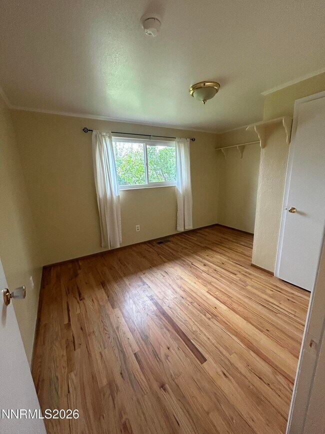 Building Photo - 1045 Johnson Pl