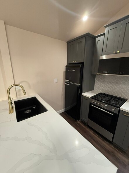 Kitchen - 764 Ohio Ave
