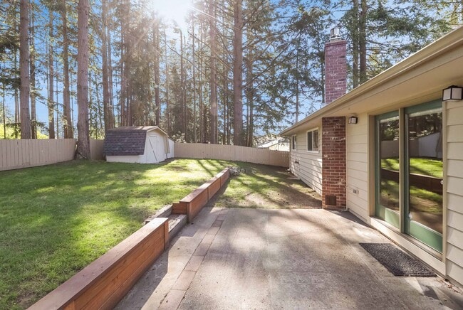 Building Photo - 3 Bed 2 Bath - One Story - Dog Per Approva...