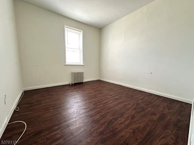 Building Photo - 528 Valley Brook Ave