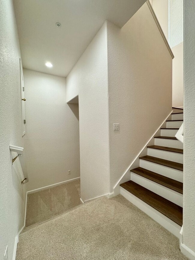 Building Photo - TENTATIVELY RENTED 3 Bedrooms, 2 1/2 Bathrooms, Serene Napa Setting