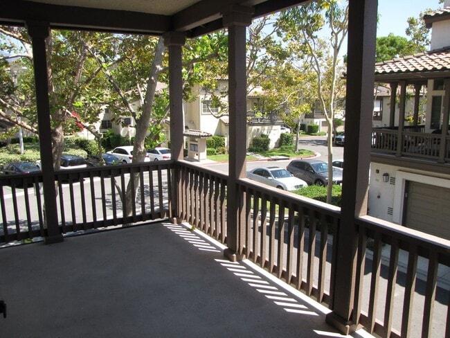 Building Photo - Beautifully upgraded condo in the fantasti...