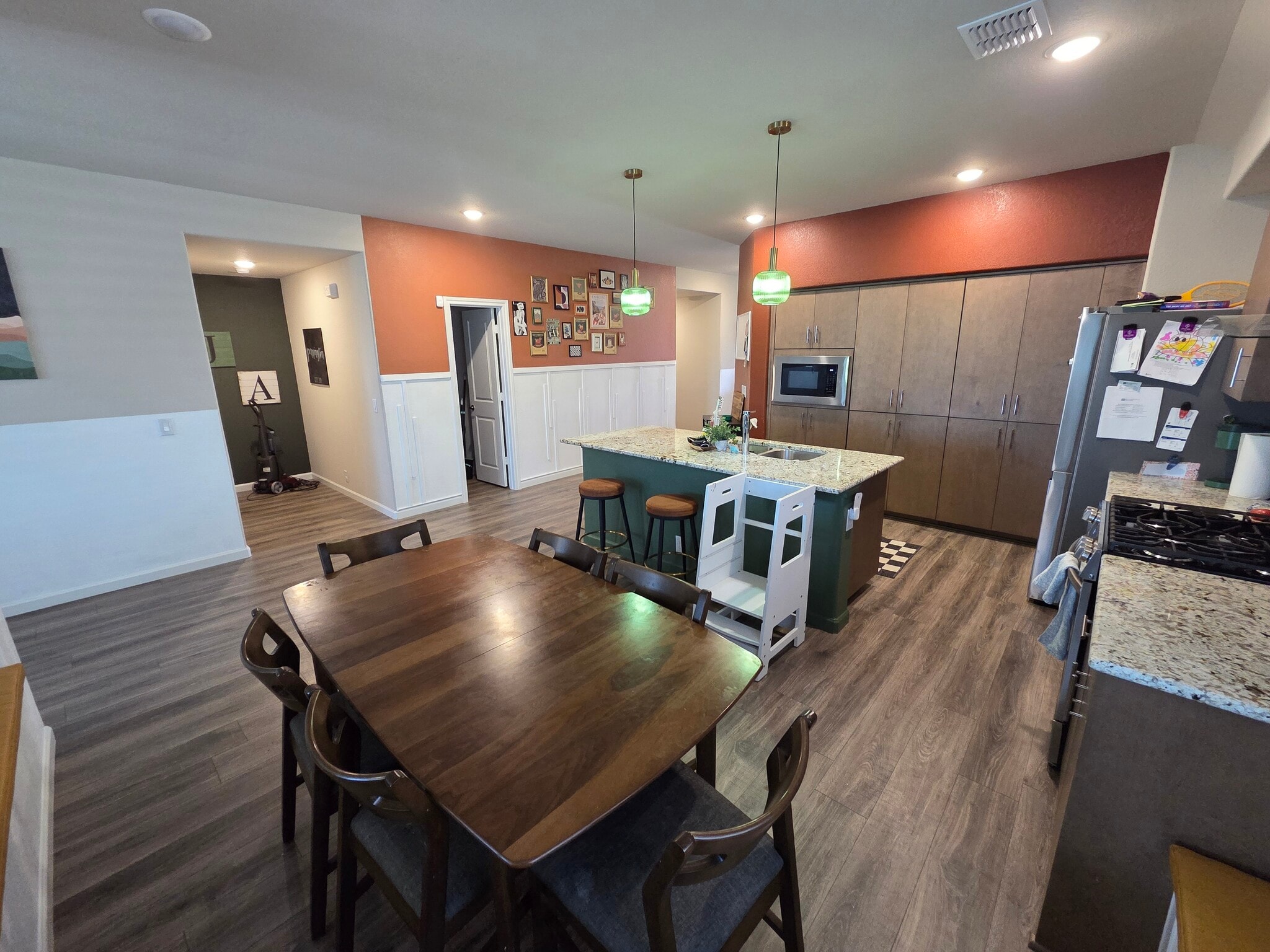 Building Photo - 1105 Goldenrod Dr