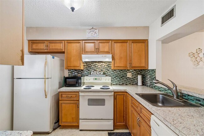 Building Photo - 11110 Carriage Hill Dr
