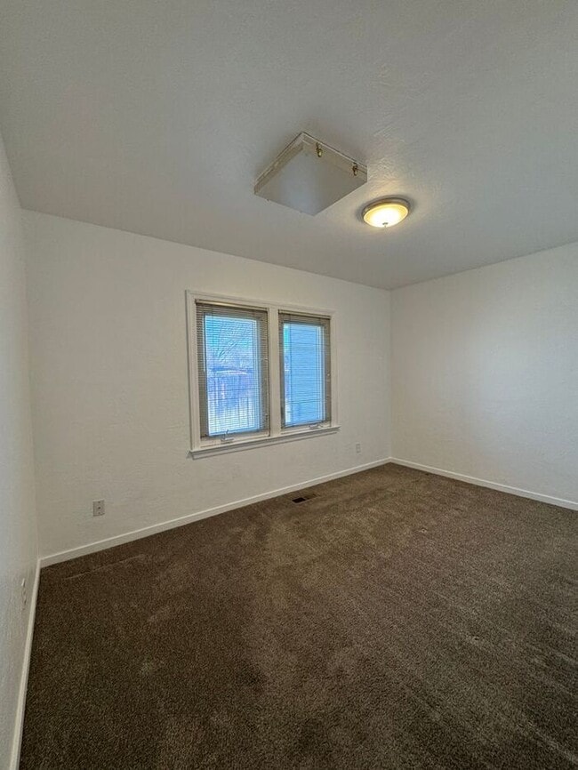 Building Photo - Charming, Updated Home in the Heart of Sparks – Clean, Comfortable & Move-In Ready!