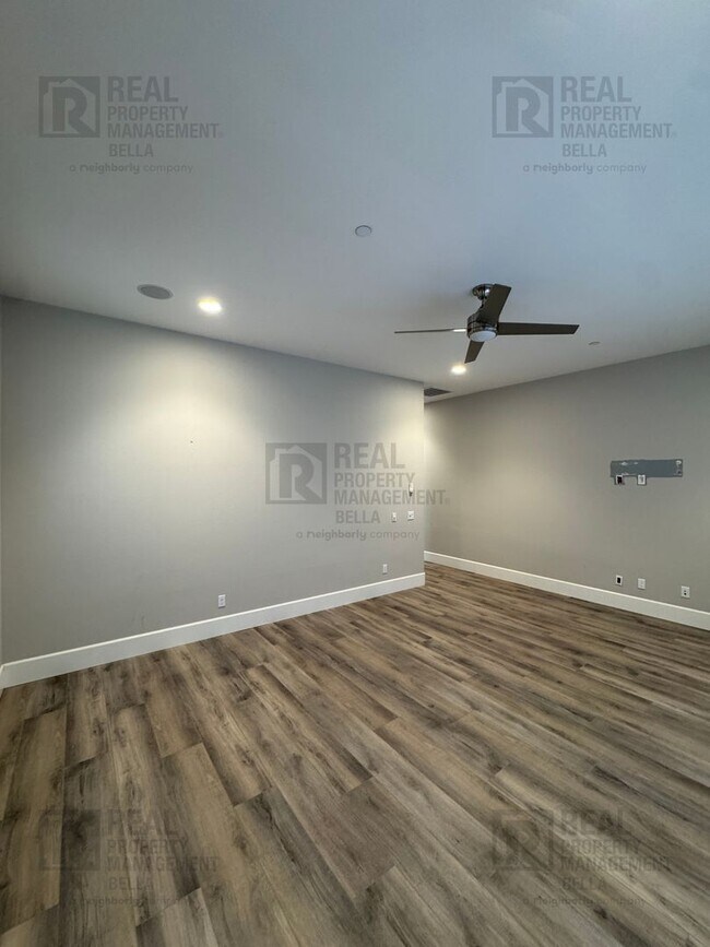 Building Photo - Beautiful Winchester Home with Open Floor Plan, Office & Solar