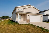 Building Photo - 4 bedroom 2 bathroom house
