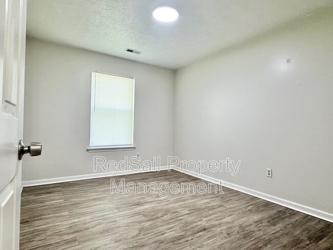 Building Photo - 520 Michael Irvin Dr