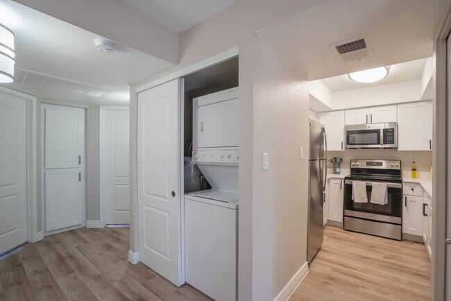 Building Photo - 8550 E McDowell Rd