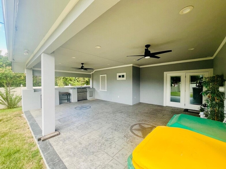Building Photo - 445 Beard Dr