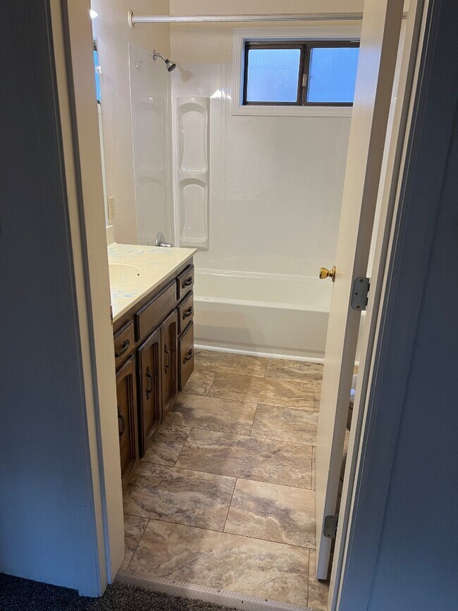 Building Photo - 36 N Peach St