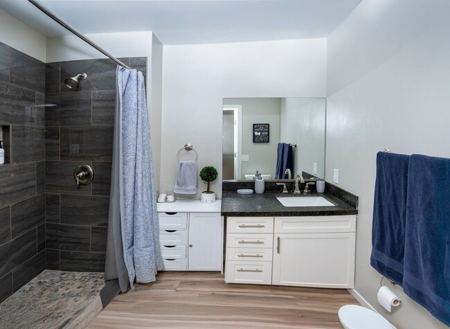 Building Photo - Charming Studio in Las Vegas
