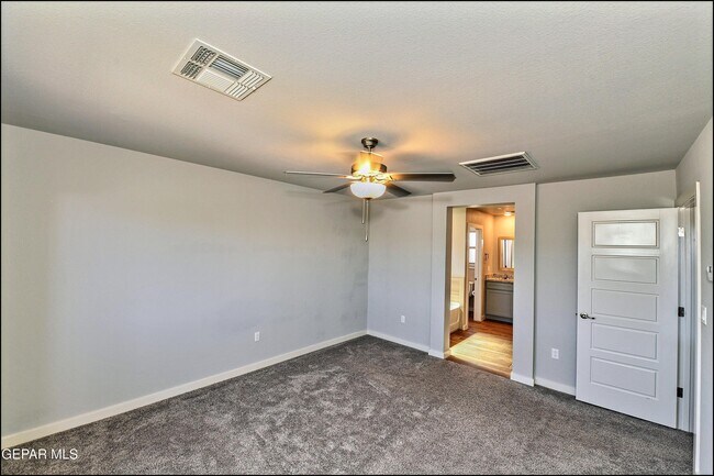 Building Photo - 6952 Black Mesquite Dr