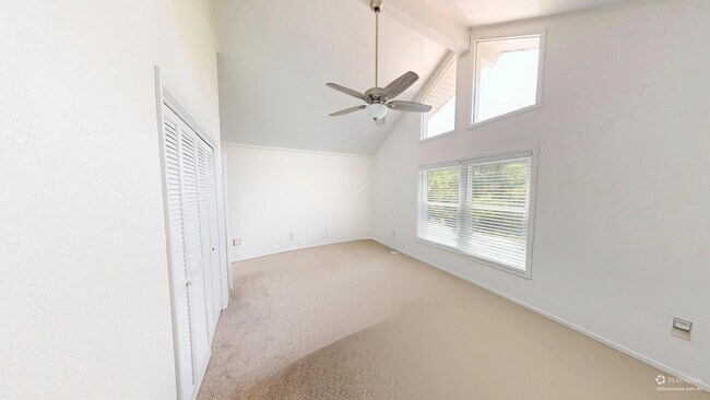 Building Photo - 102 W Windjammer Rd