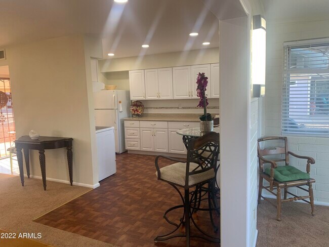 Building Photo - 10138 W Pinehurst Dr