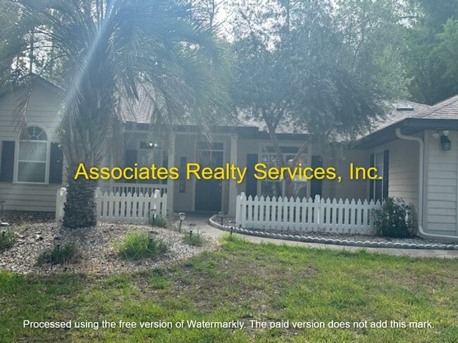 Building Photo - Beautiful Family home in Mentone!