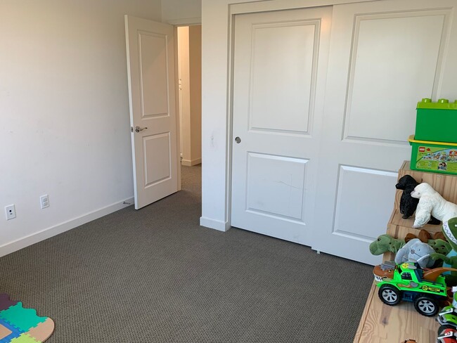 Building Photo - Beautiful Home 4bed/3 bath