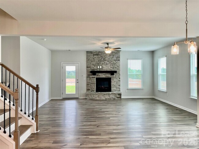 Building Photo - 3174 Laurel Brk Dr