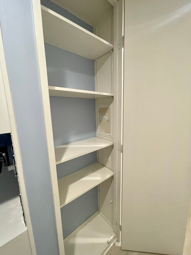 Building Photo - 1050 N Point St